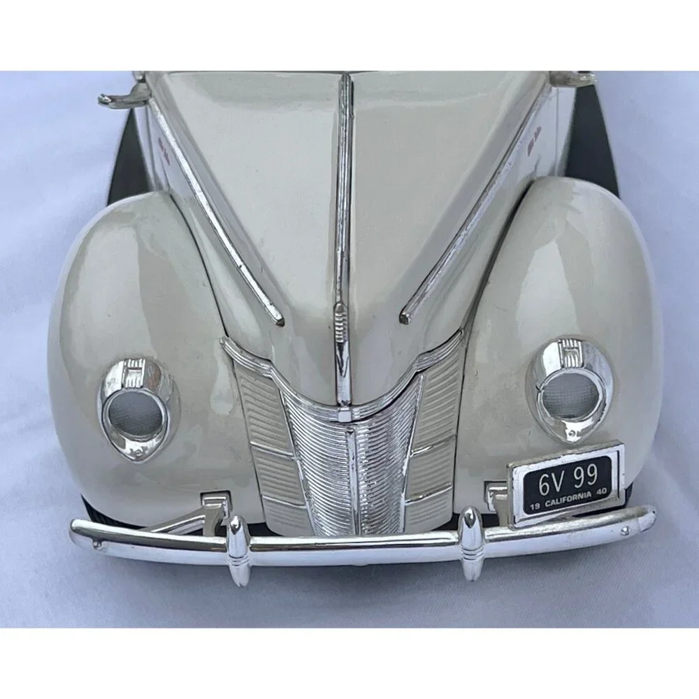 MotorMax 1940 Ford Deluxe Coupe Diecast Model 1:18 Cream Car Collectible Autos